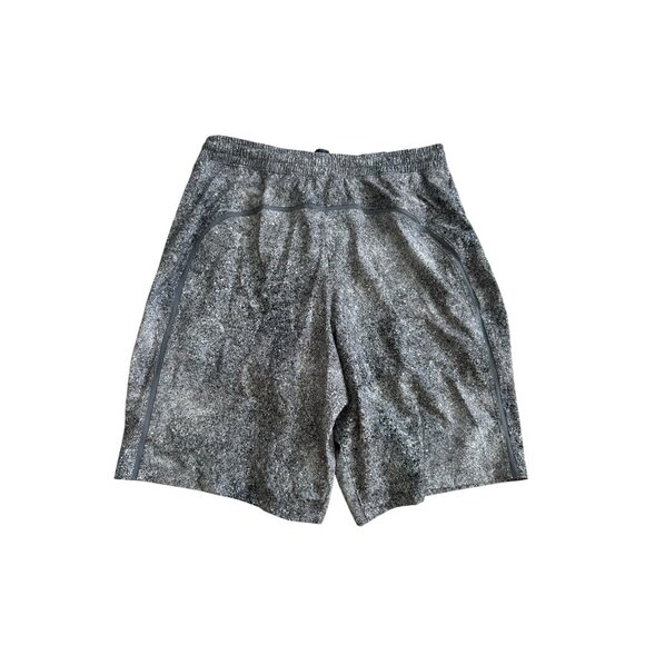 LULUEMON Men's Gray White Patterned Shorts Size Medium - Picture 3 of 9